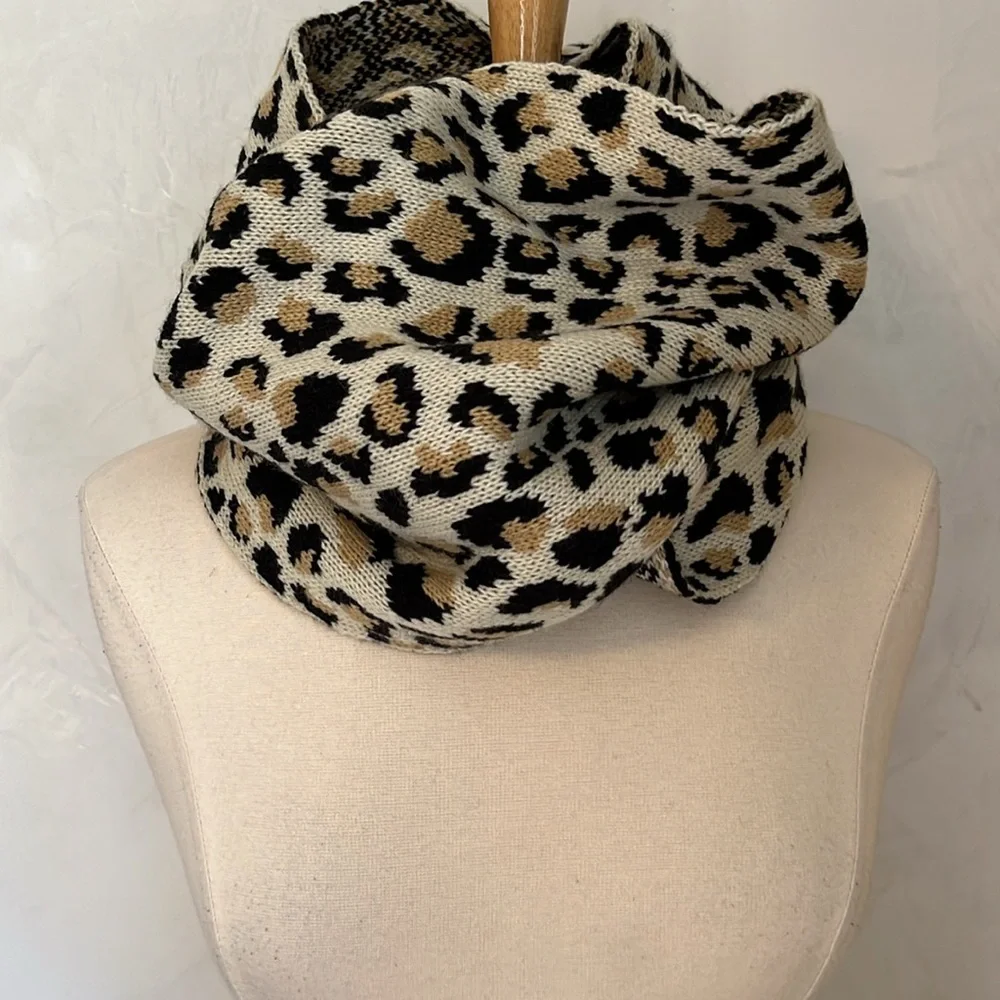 Anne Klein Animal print cream,beige & black infinity Scarf 100%Acrylic one size